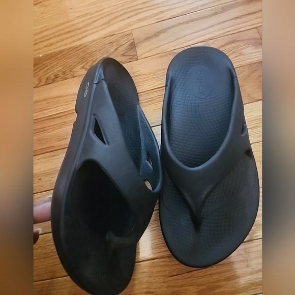 Oofos Oolala Wedge Thong Sandals - Picture 3 of 8